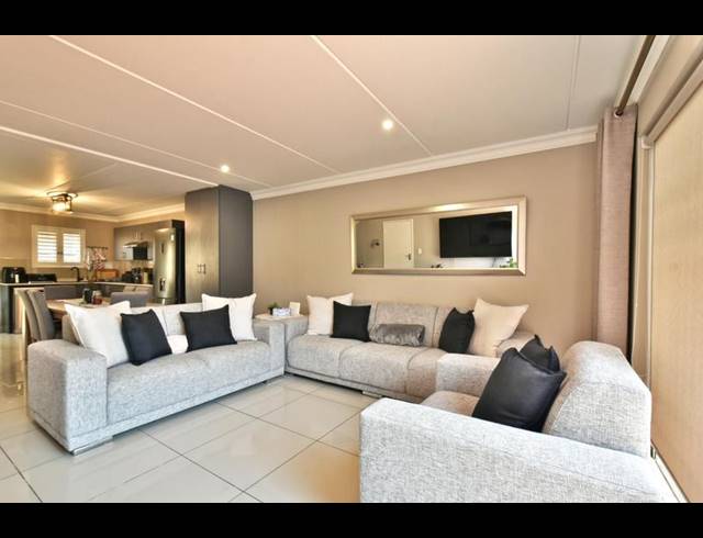 3 BEDROOM APARTMENT FOR SALE IN FERNDALE